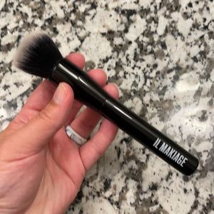 Il Makiage 100 brush gently used
